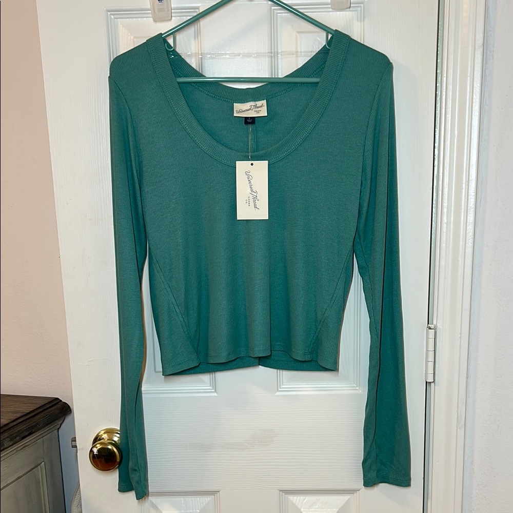 (NWT) Universal Thread Goods Co. women’s Long Sleeve Top. Size Large.